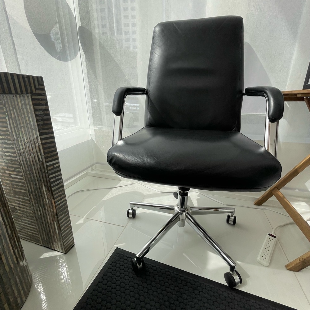 Computer chair - Picture 3 of 3